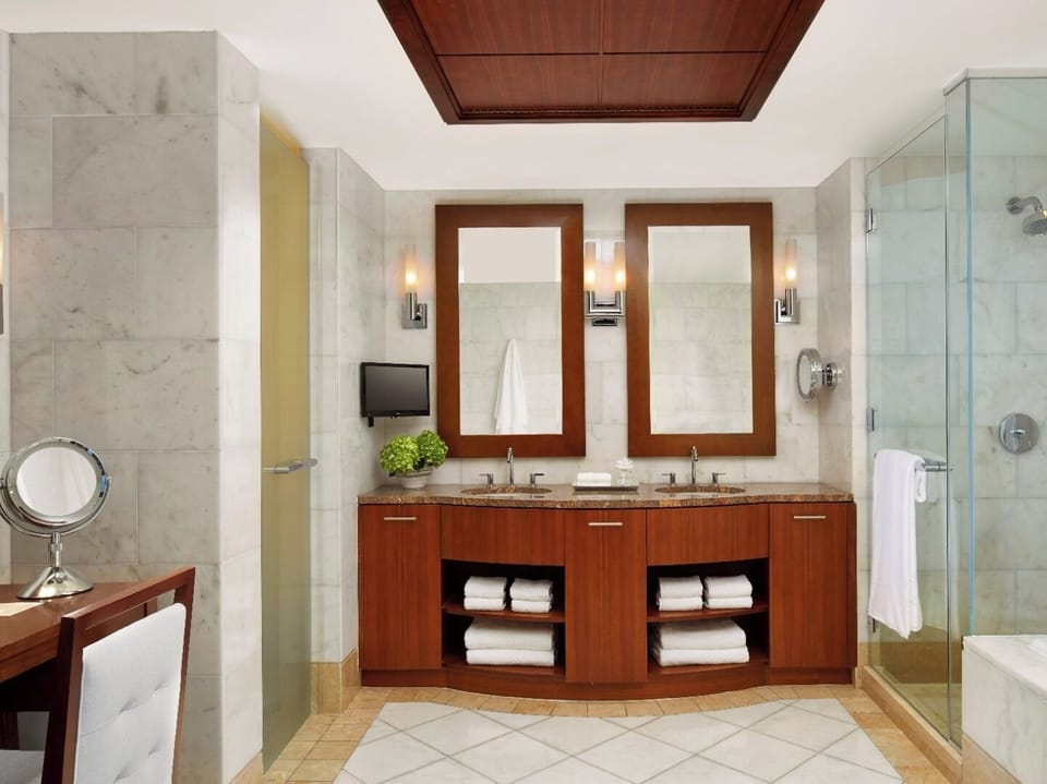 reef_topaz_suite_bathroom