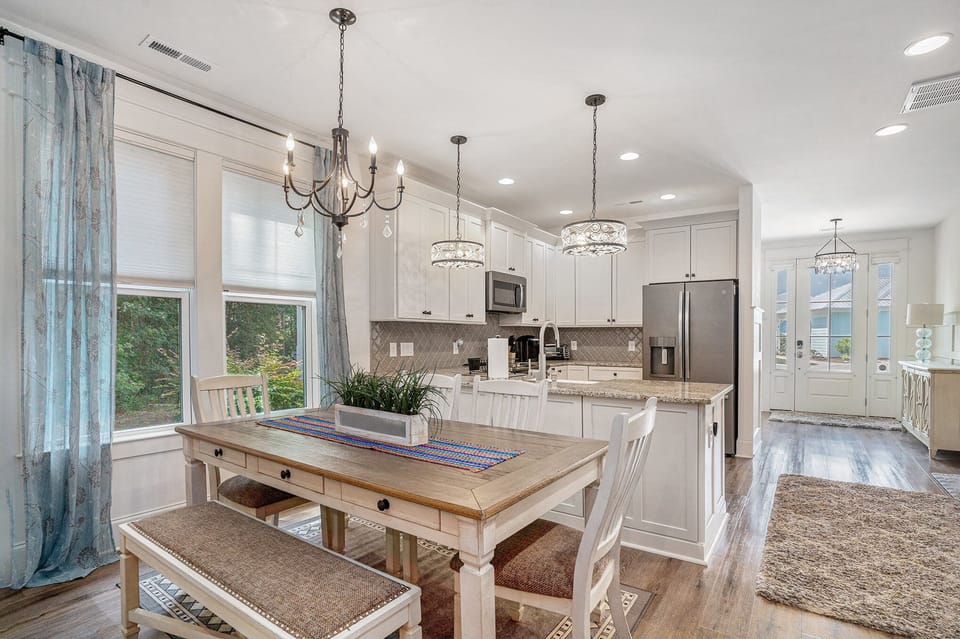 Dining/Kitchen Area