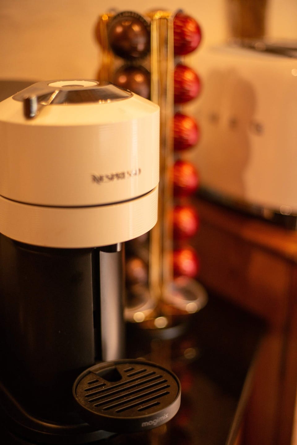 Nespresso coffee machine (with complimentary coffee pods)