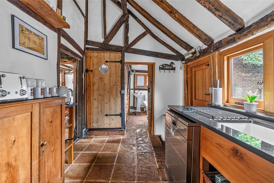 Kitchen (view into bathroom)