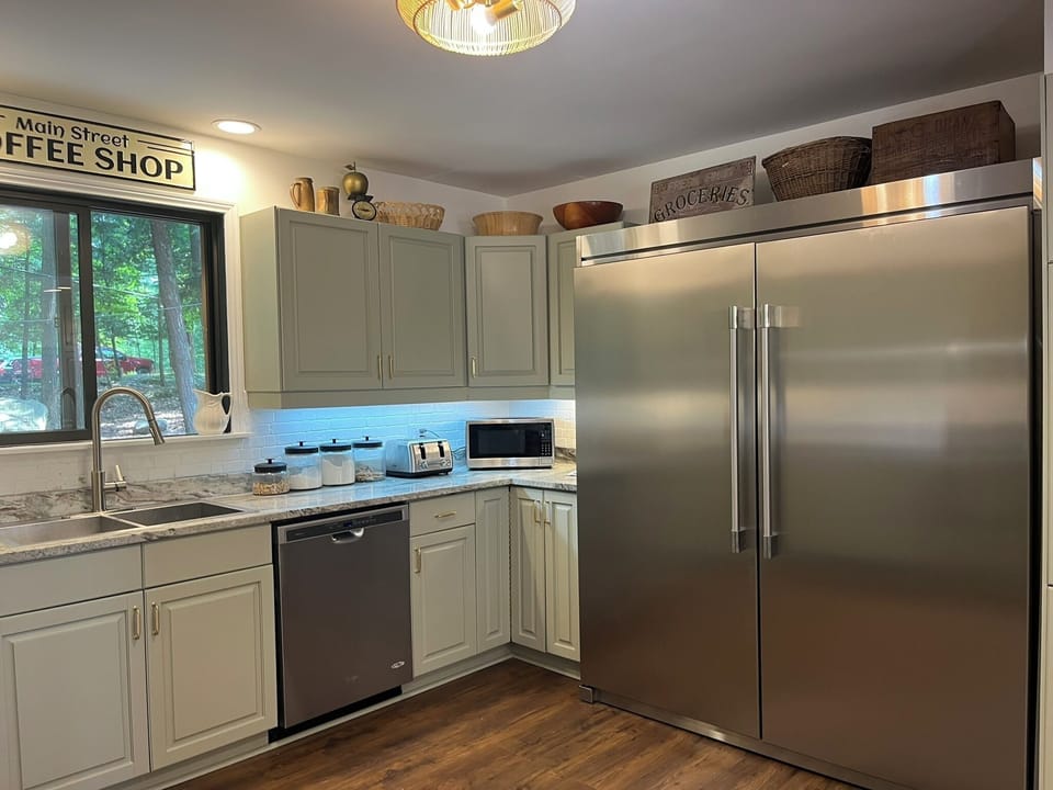 Fully equipped chef's kitchen with restaurant size fridge/freezer.