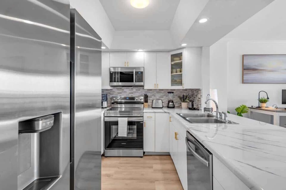 Beach vibes meet modern comfort 🏖️ Enjoy a full kitchen, cozy living space, and ocean views from your condo. 