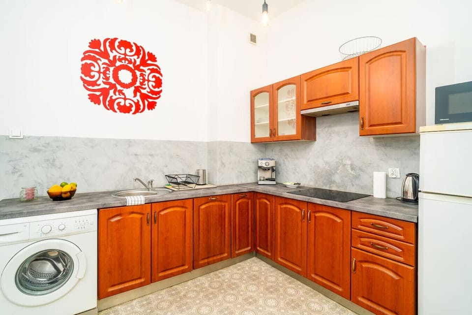 Kitchen with Dining Table | Book Now with RENTUJEMY.COM