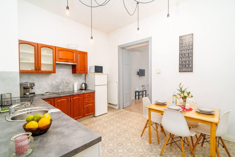 Kitchen with Dining Table | Book Now with RENTUJEMY.COM