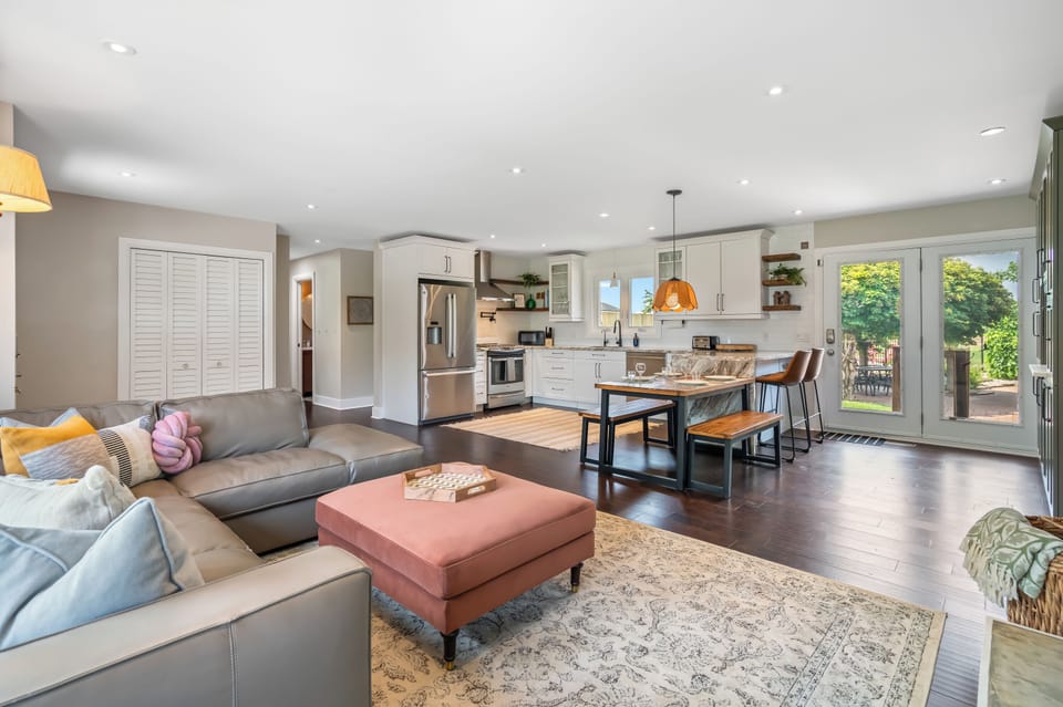 Main Living, dining and kitchen area w/ streaming only TV