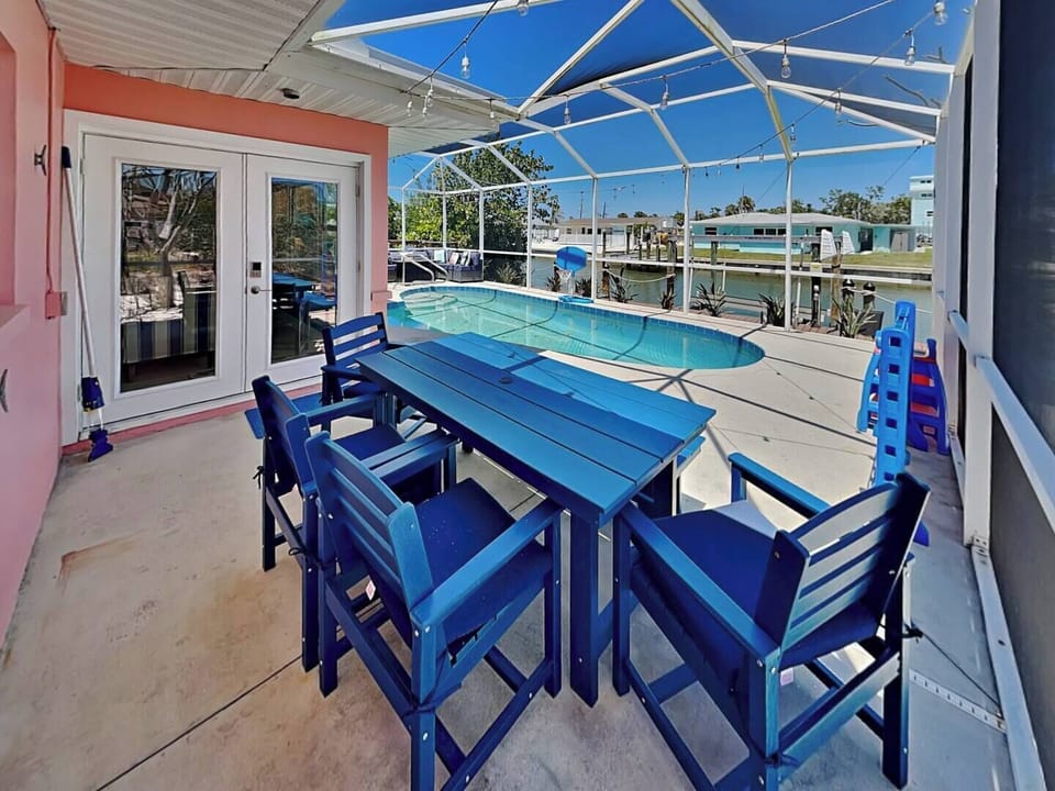 Lanai area with dining table