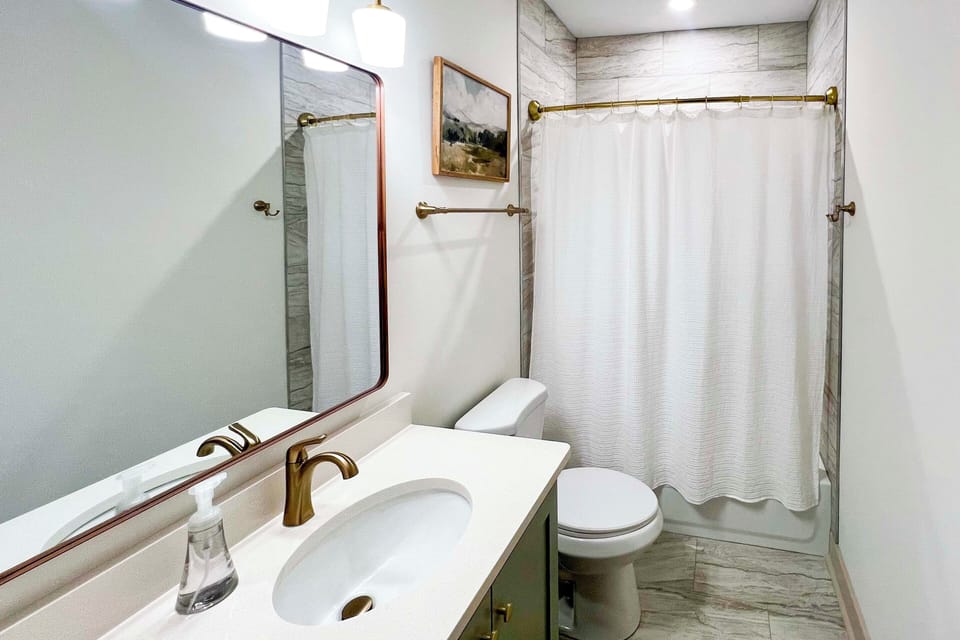 Full Bathroom