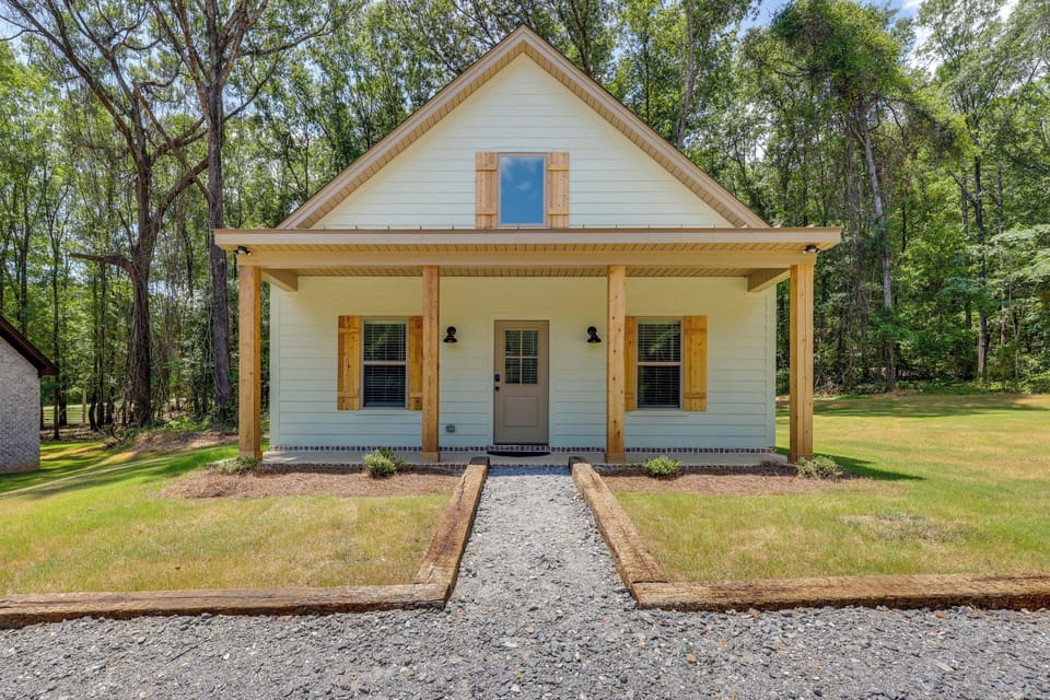 Millbrook Vacation Rental | 2BR | 2BA | 885 Sq Ft | Step to Enter