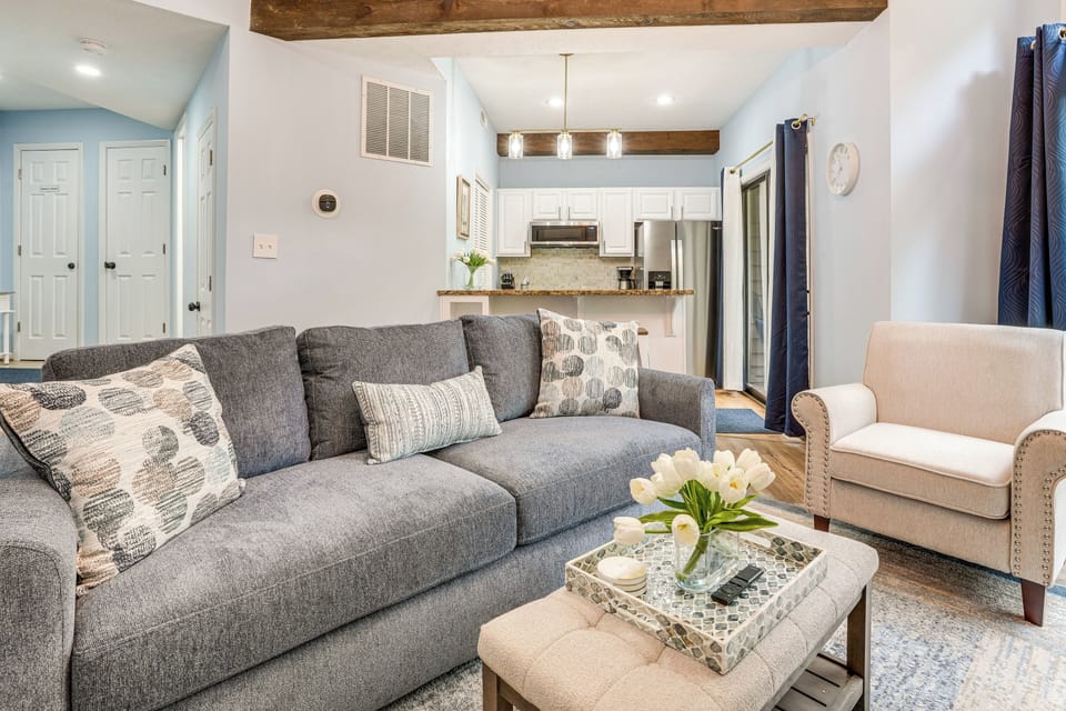 Living Room | Queen Sleeper Sofa | Smart TV | Fireplace
