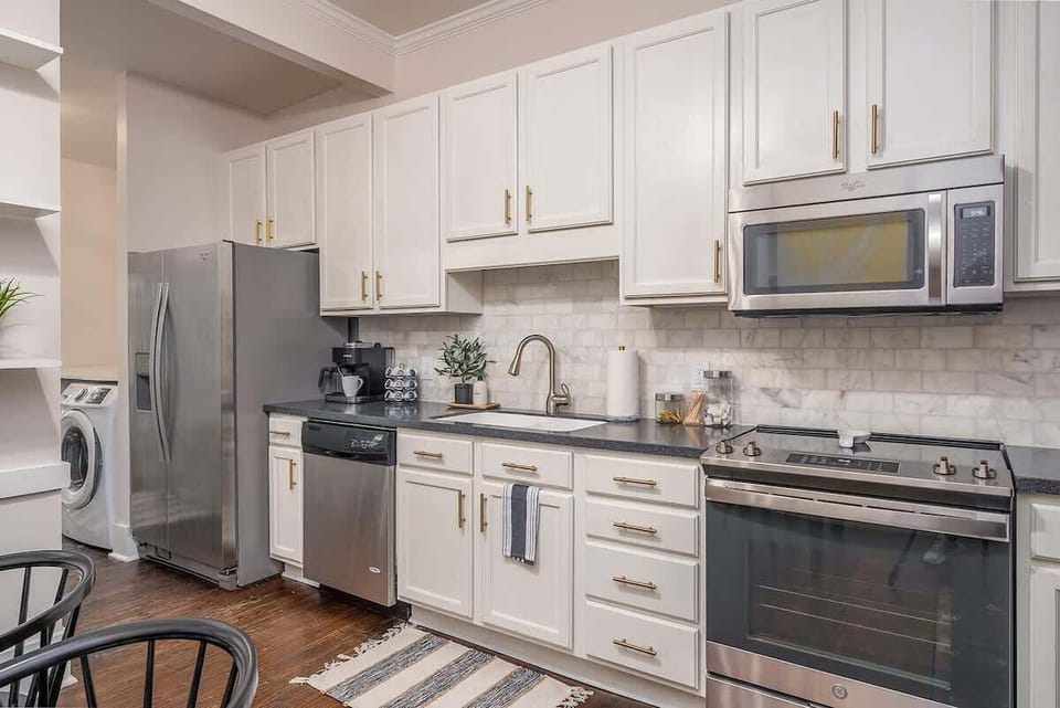 Gourmet equipped kitchen with all you cooking essentials!