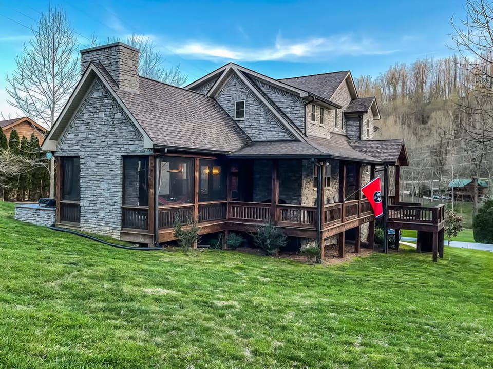 Side view of the lodge