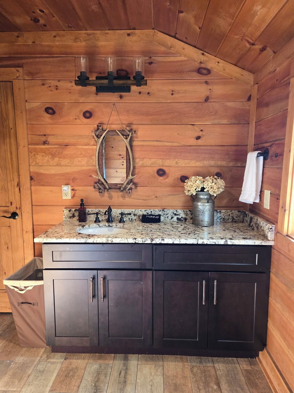 Private bathroom for queen/bunk bedroom