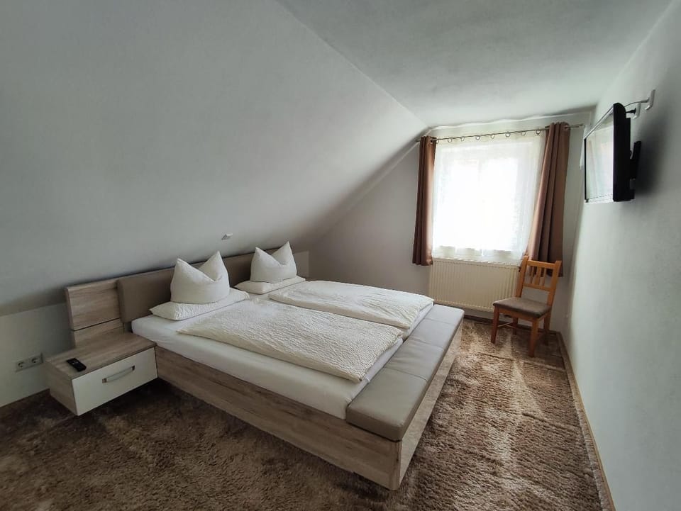 Modern furnished attic apartment Apartment in Bavaria