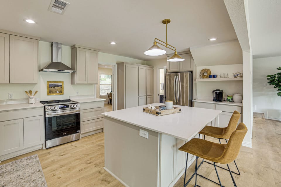 Kitchen | Dishwasher | Microwave | Toaster | 1st Floor