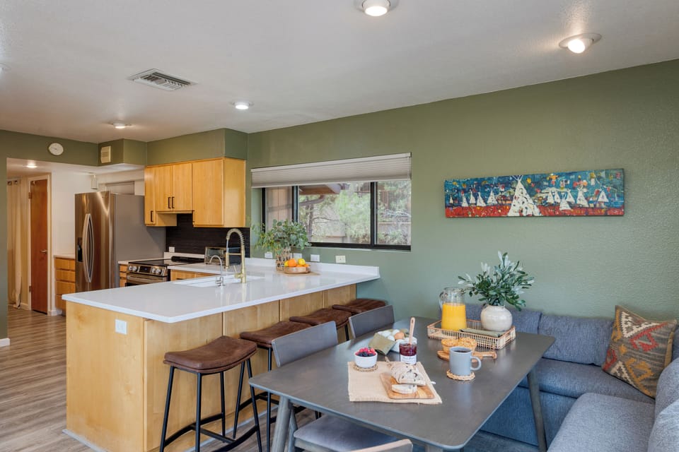 Enjoy casual dining at the kitchen counter.