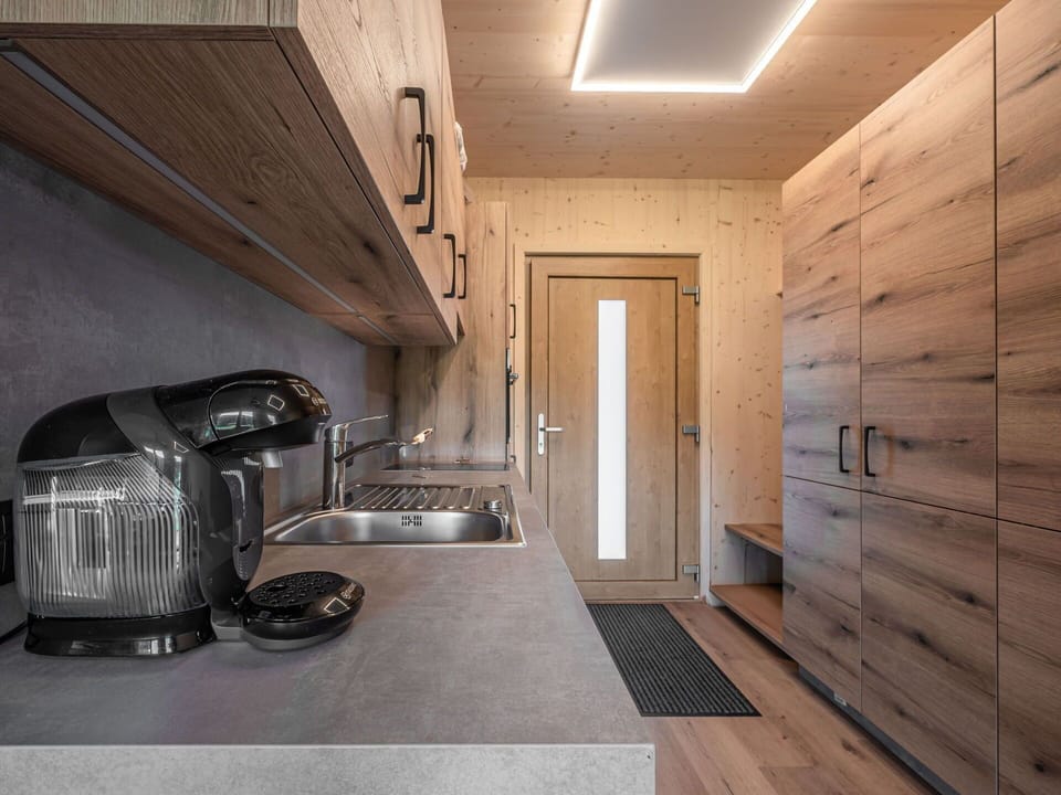 Flooring, Wood, Interior Design, Ceiling, Floor, Countertop, Kitchen, Furniture, Lighting, Home