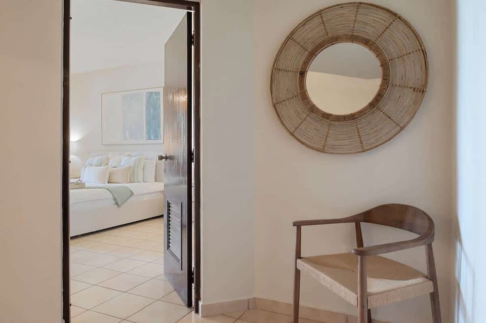 Welcome home! Step into a tastefully decorated space.

