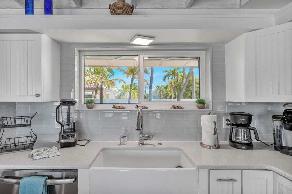 Prepare your favorite dishes in a kitchen fully equipped with all the essentials.