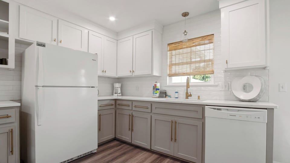 Fully stocked kitchen!