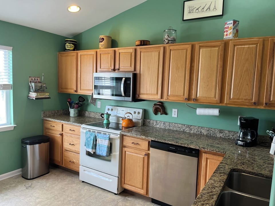 Kitchen has all-new stainless steel appliances.