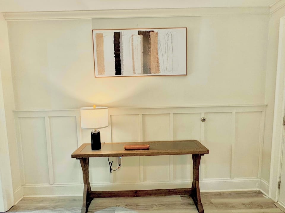 Nice entrance table to place your keys and small items upon entering our home.