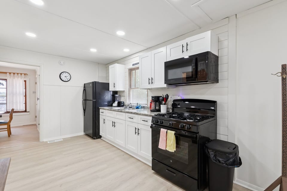 Indoors, Appliance, Microwave, Oven, Kitchen