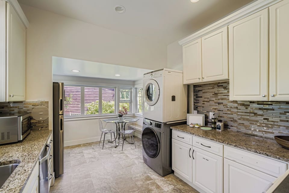 Fully functional kitchen

