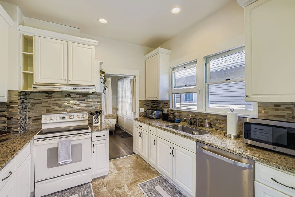 Fully functional kitchen
