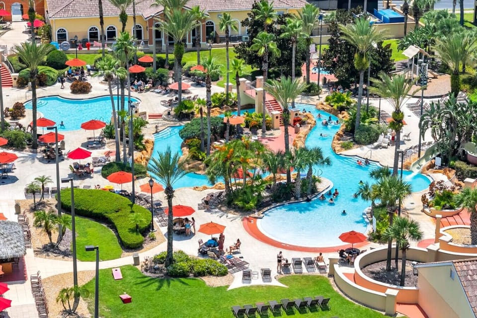 Lazy river pool