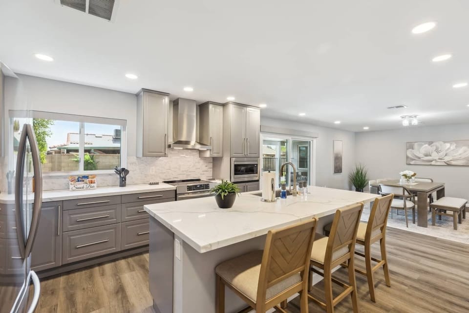 Cook up vacation memories in this fully-stocked modern kitchen!