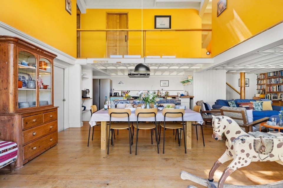 Bright and spacious dining living and kitchen space - Master Shipwrights House