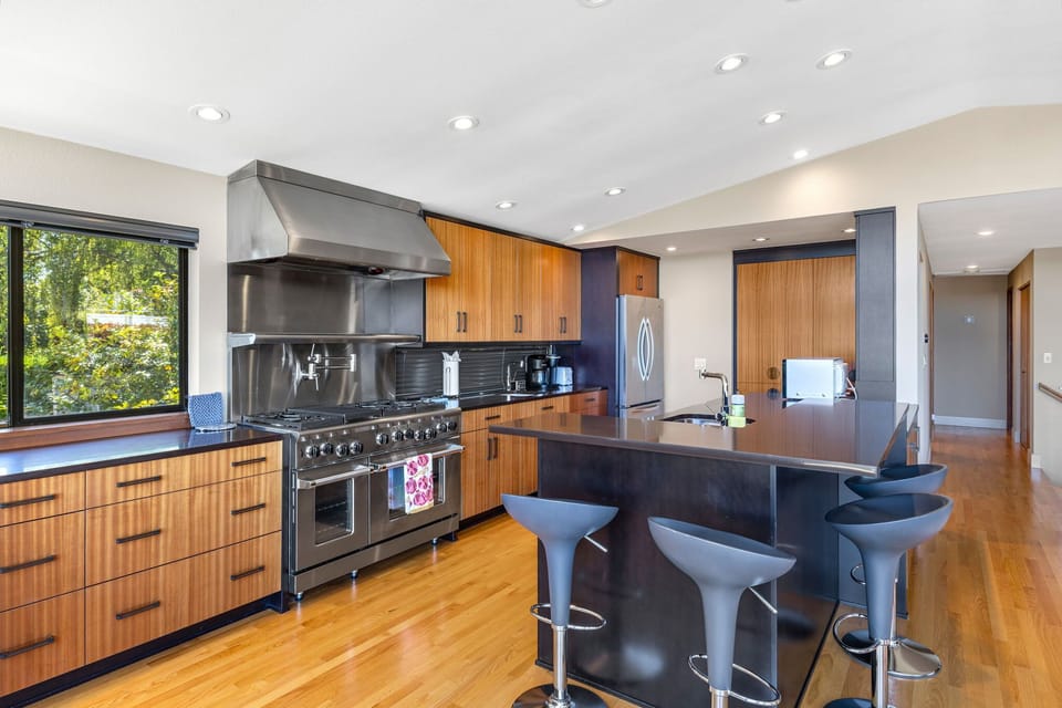 A large, and well equipped kitchen on the main level of the house.