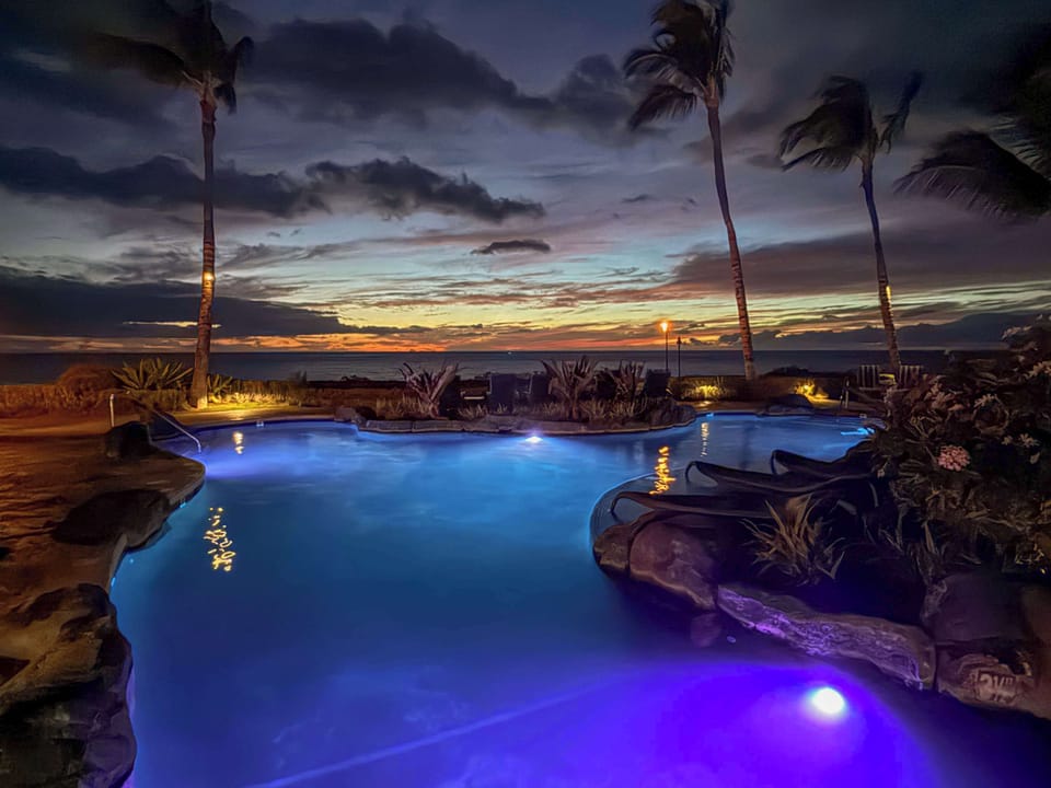 Witness the incredible Hawaiian sunset from the Hali'i Kai Ocean Club.