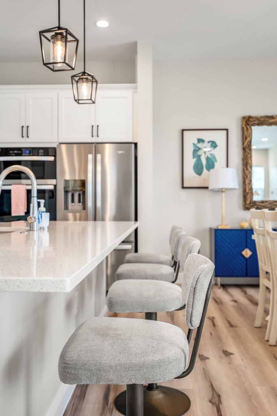 Cook and dine comfortably in the full kitchen with island seating. Enjoy a thoughtful welcome basket with coffee, chocolates, dishwasher pods, and helpful guide! 
