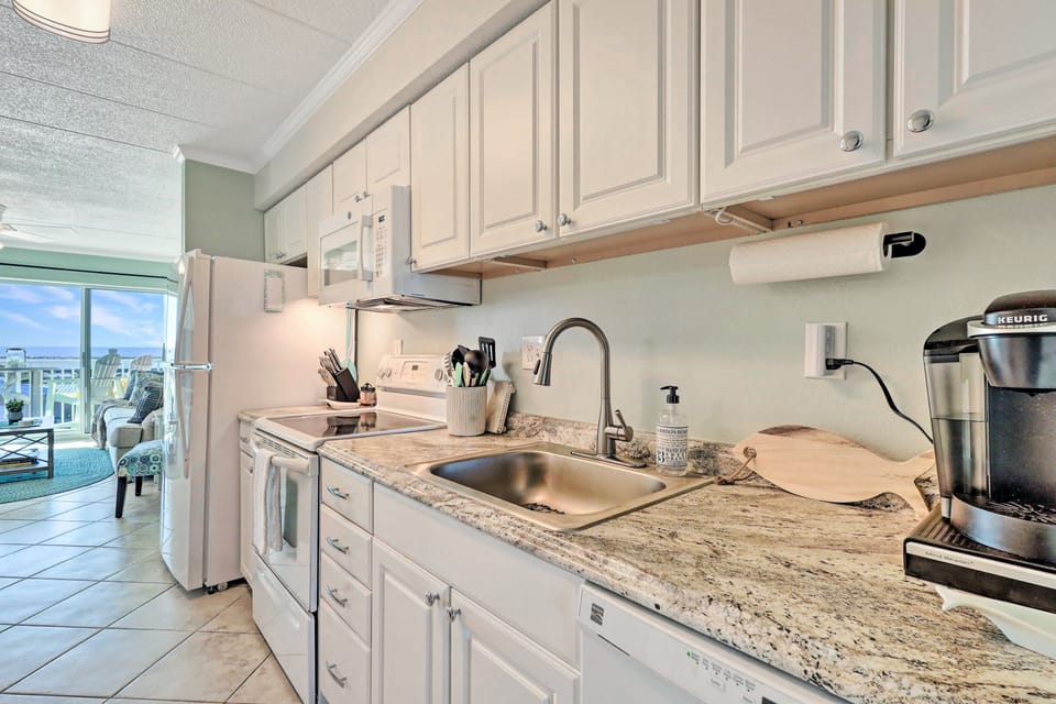 Kitchen | Cooking Basics | Keurig | Drip Coffee Pot | Dishwasher | Microwave