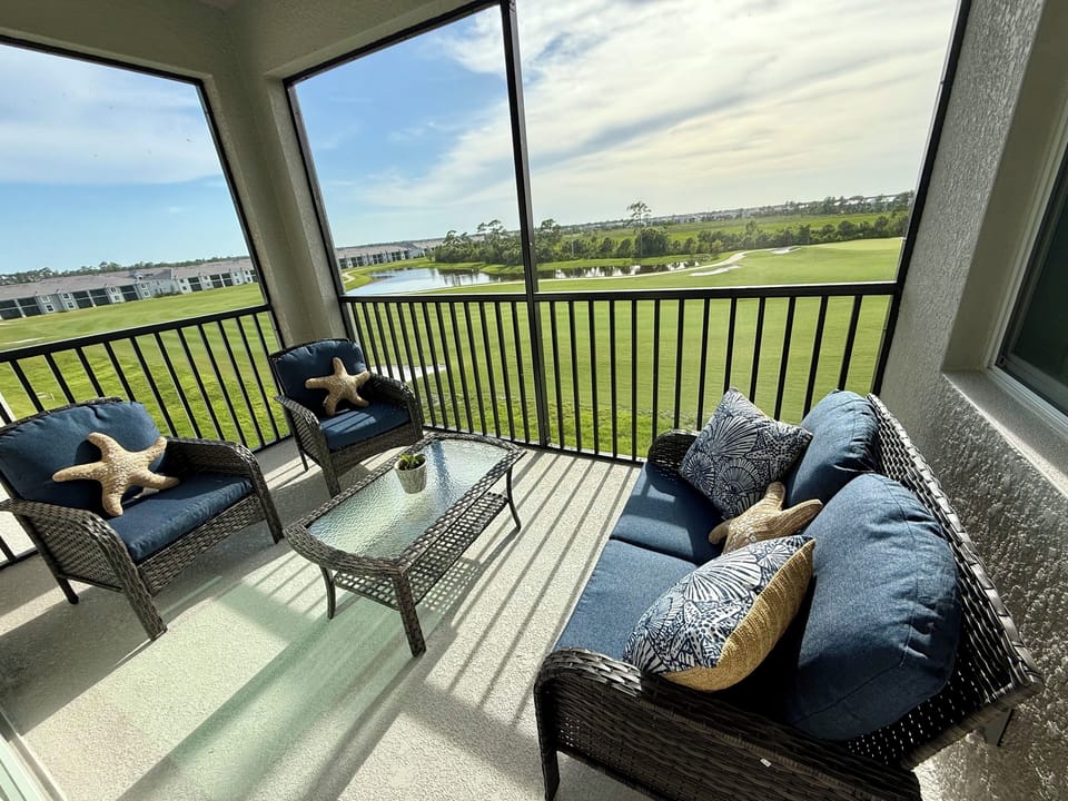 Lanai: ceiling fan and seating for 4-5