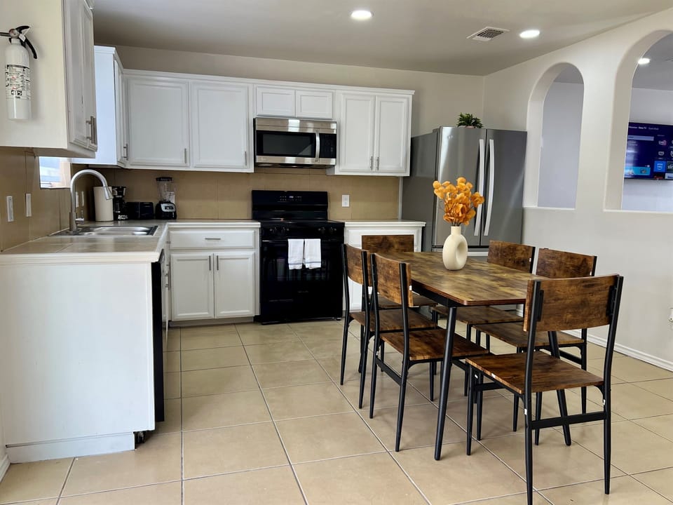 Kitchen and dining table for 6