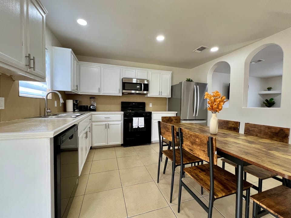 Kitchen and dining table for 6