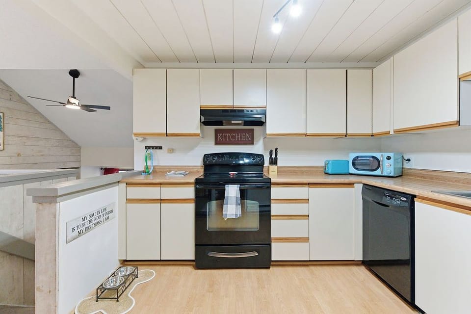 Toaster + microwave.