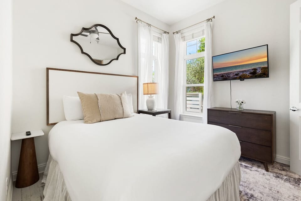 Bedroom 4 - Queen (Main Level)