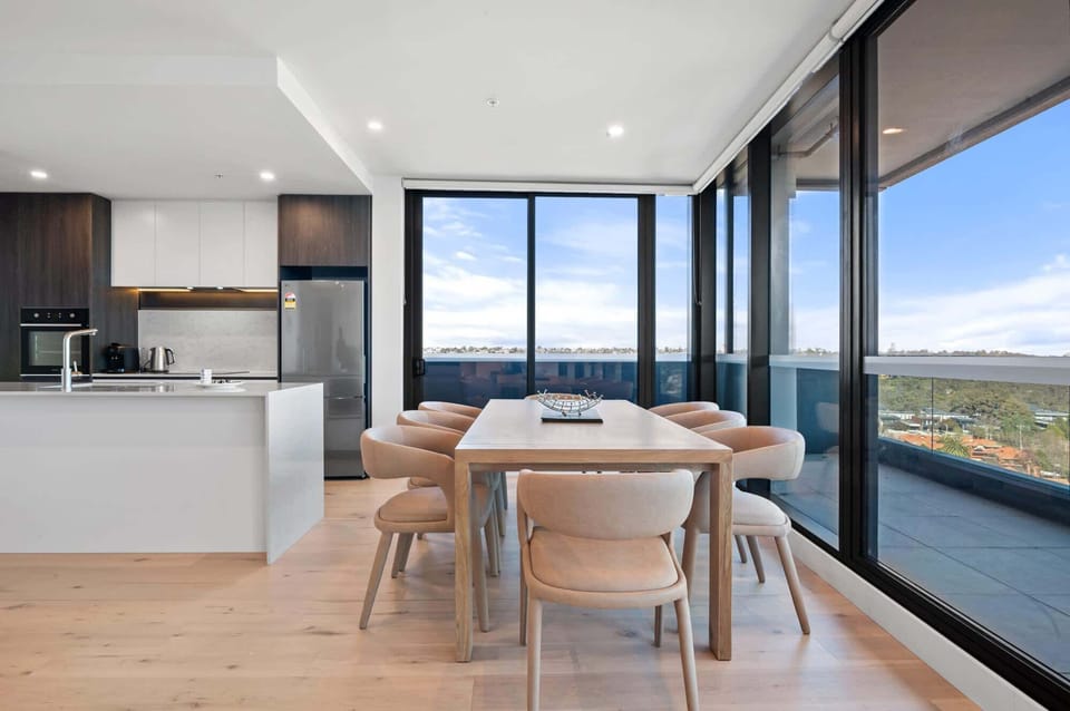 Kitchen/Dining Area