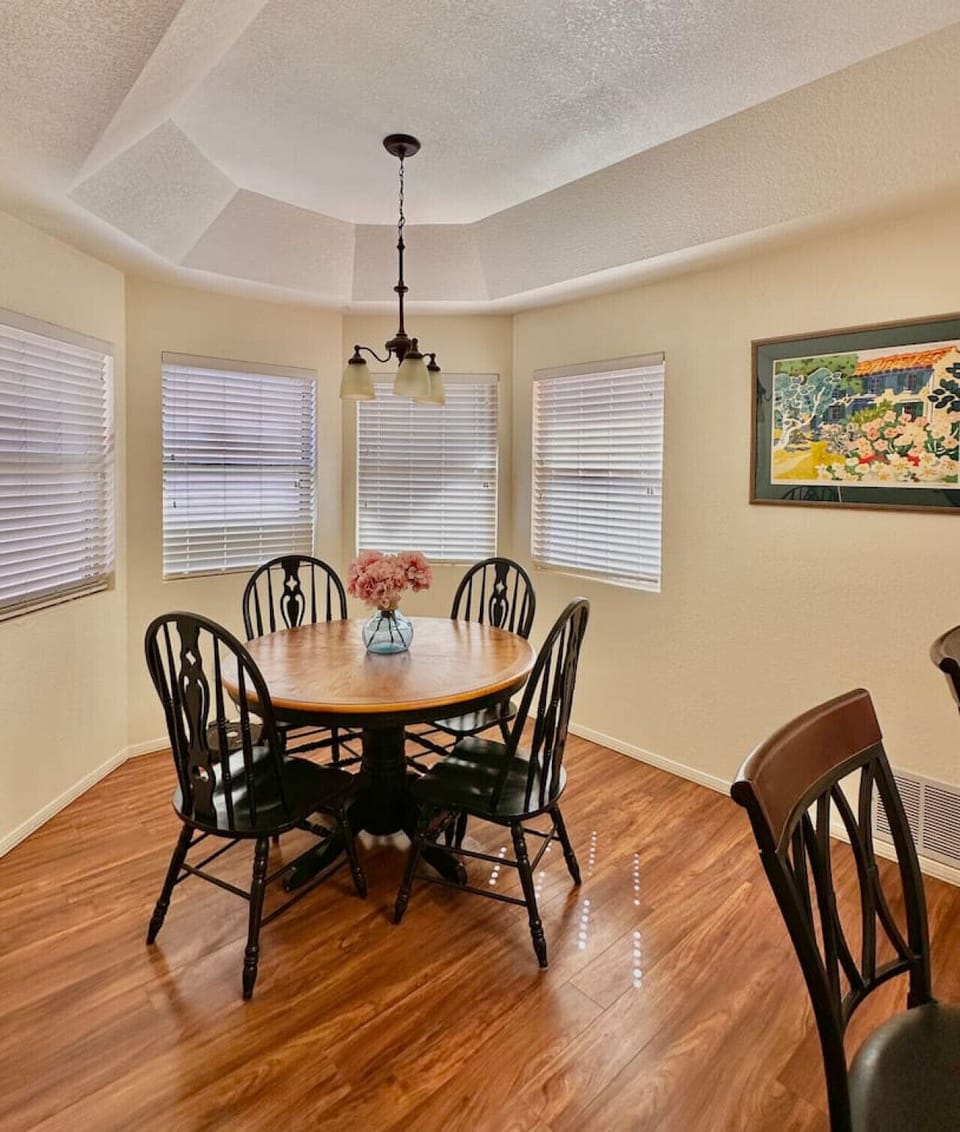Dining Area - Seats 4