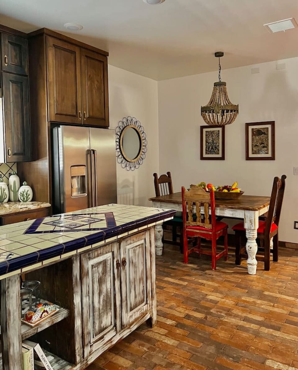 Kitchen - Amenities: Coffee Creamers, Jellies, Fresh Farm Eggs, English Muffins, and MORE!