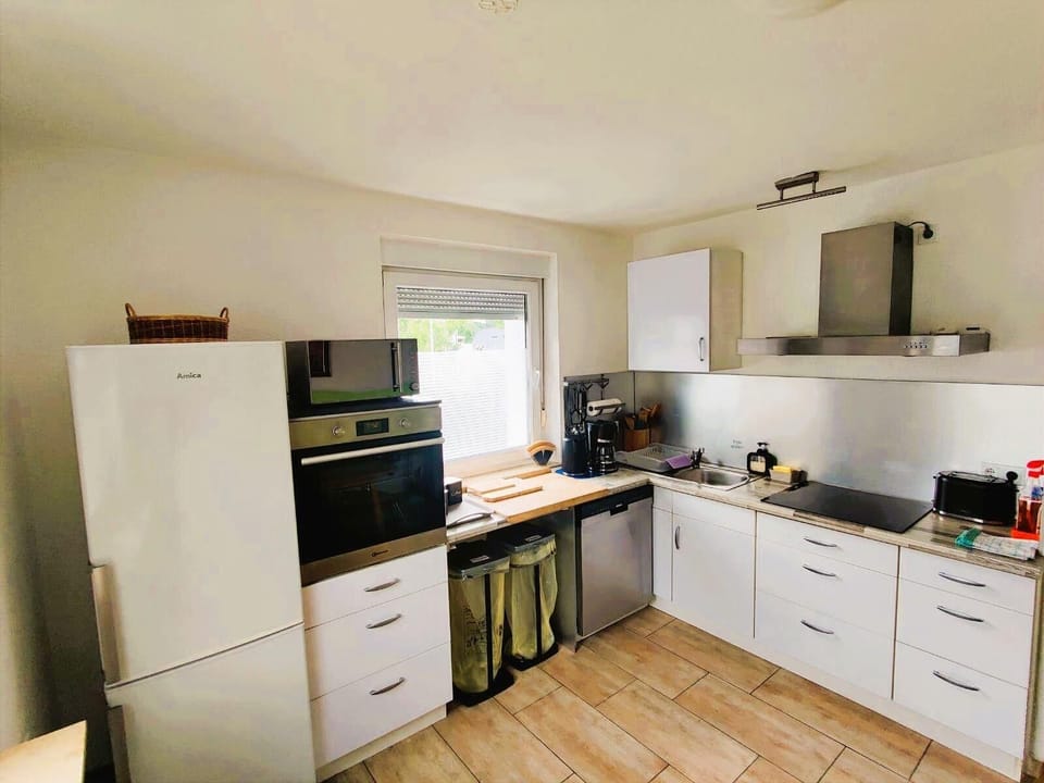 Fully equipped kitchen with window and dishwasher