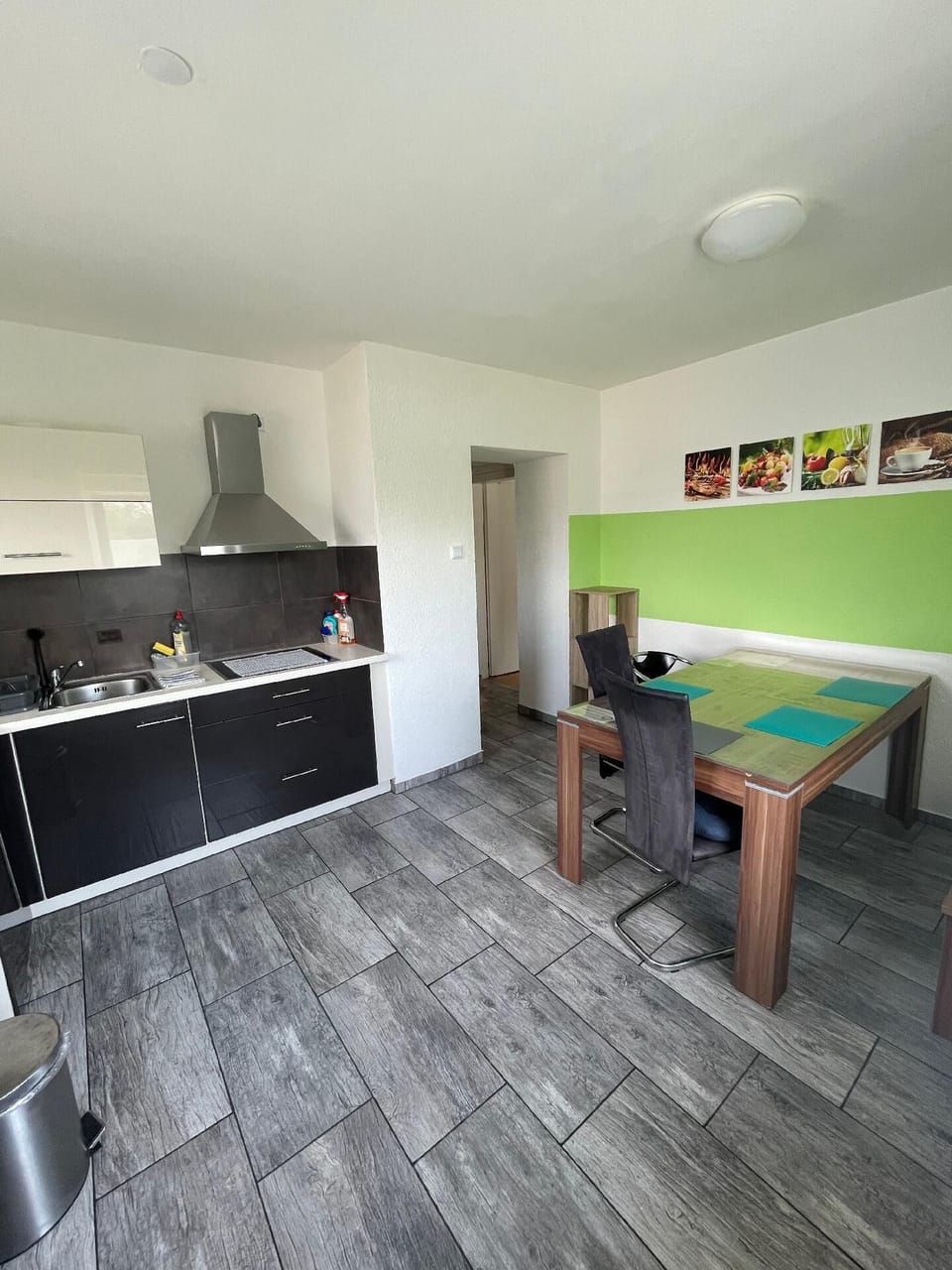 Bright kitchen with large dining area for 6 people