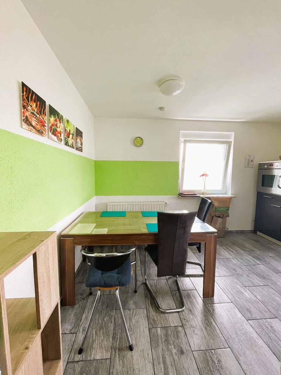 Bright kitchen with large dining area for 6 people