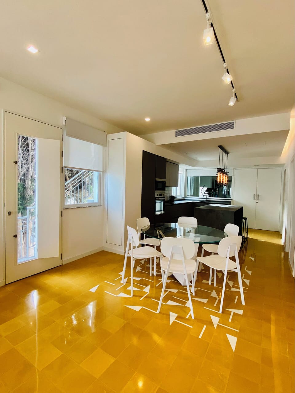 Dine with elegance all-round!