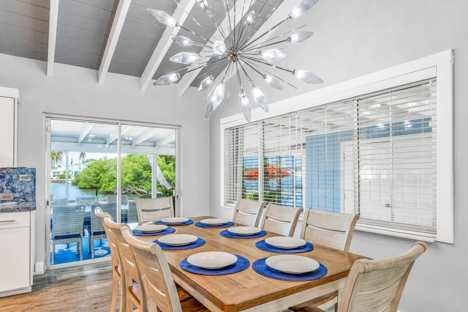 Dining area (8 seater) balcony view