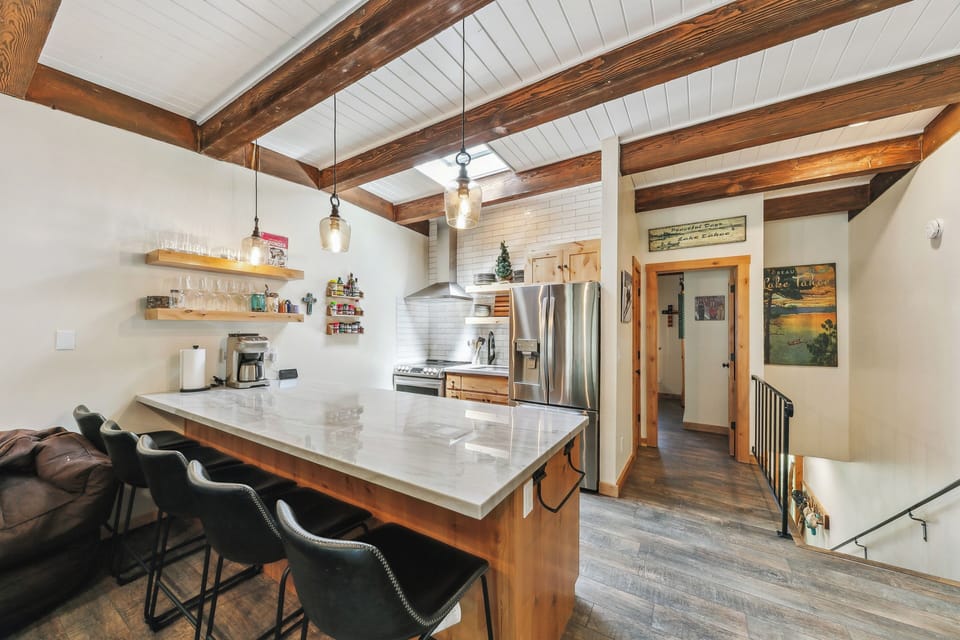 Gourmet Kitchen and large quartzite counter