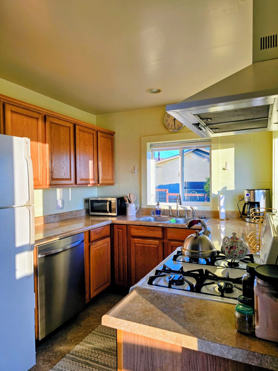 fully equipped kitchen